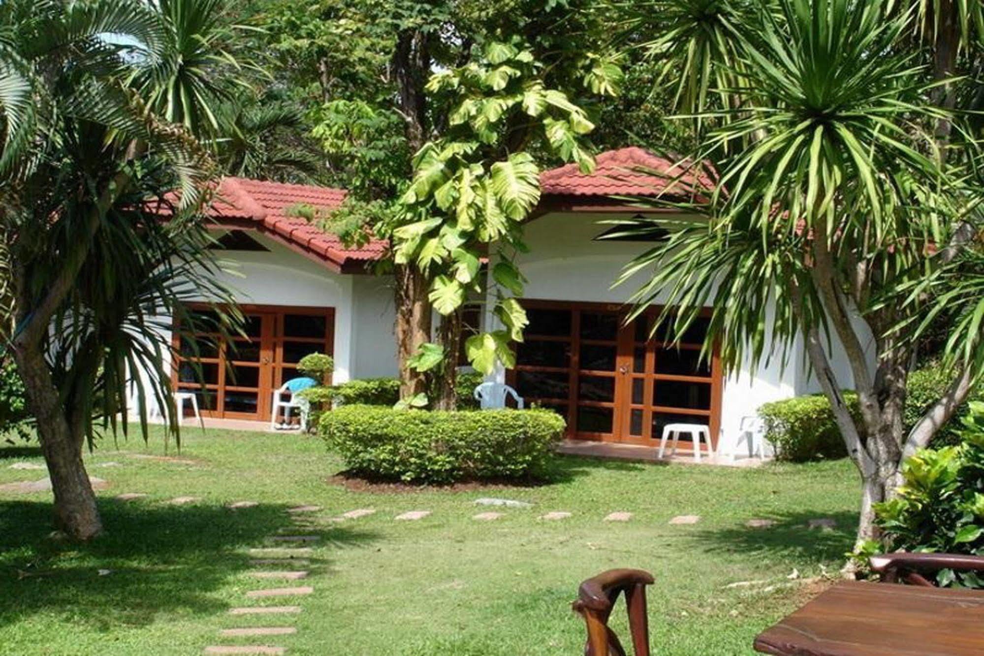 Eco Valley Lodge Pak Chong Exteriör bild
