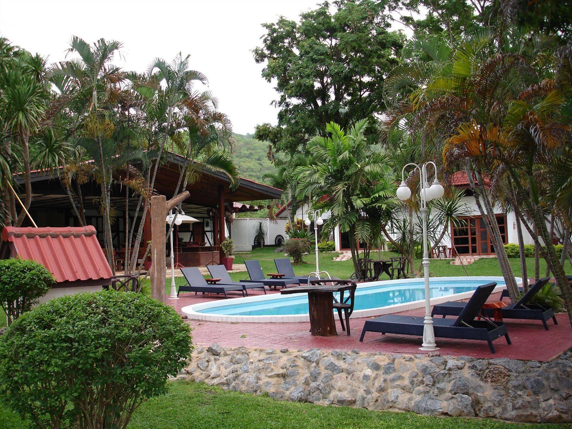 Eco Valley Lodge Pak Chong Exteriör bild